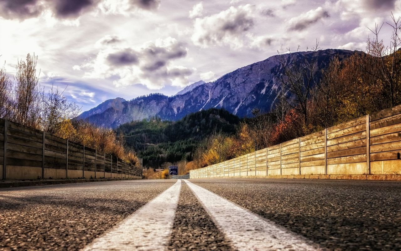 Leere Straße Österreich