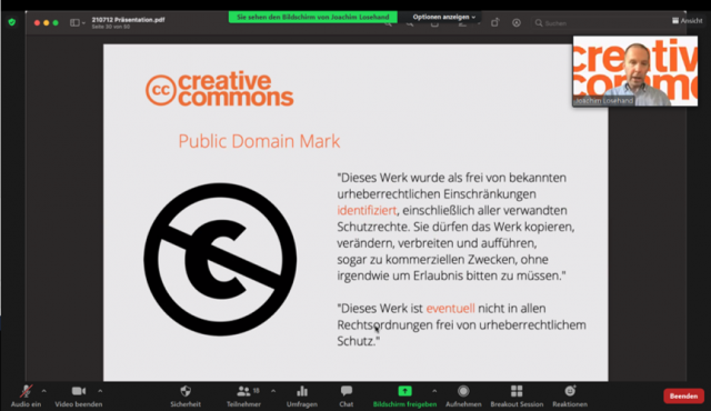 Screenshot mit Folie zur Public Domain Mark und dem Vortragenden