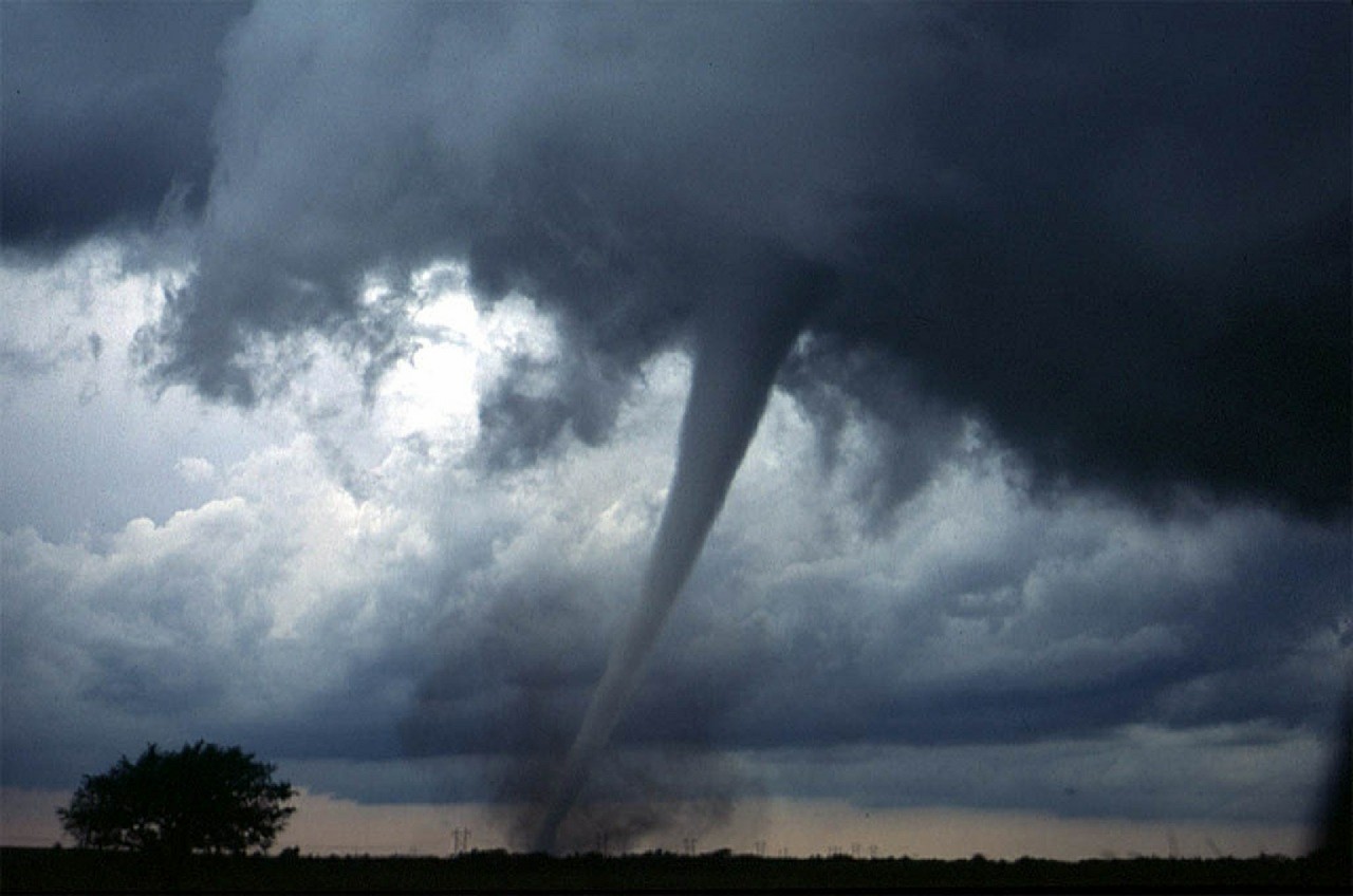 Tornado und Hagelunwetter bei Wien-Schwechat